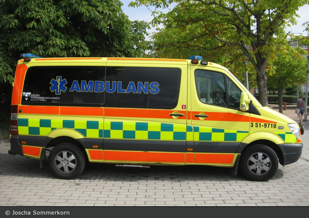 Kungälv - Västra Götaland Ambulanssjukvård - Ambulans - 3 51-9710 (a.D.)