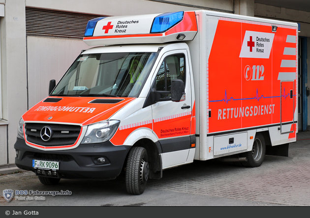 Rotkreuz Frankfurt - RTW (F-RK 9096)
