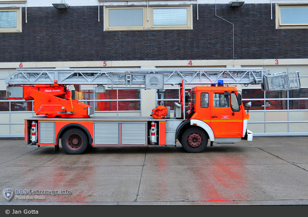 Mercedes-Benz 1422 F - Laux Feuerschutz GmbH - DLK 23/12