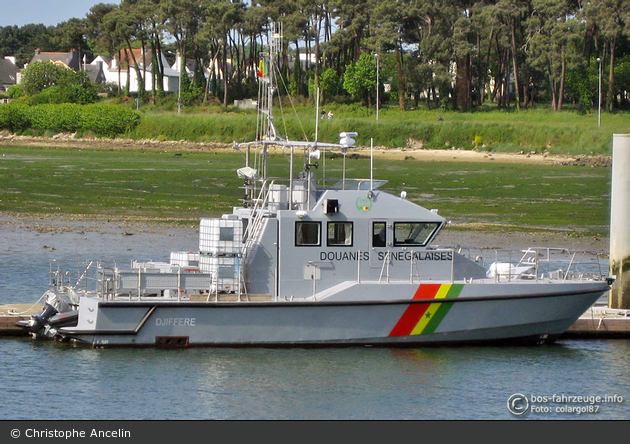 Djiffere - Douanes - Boot