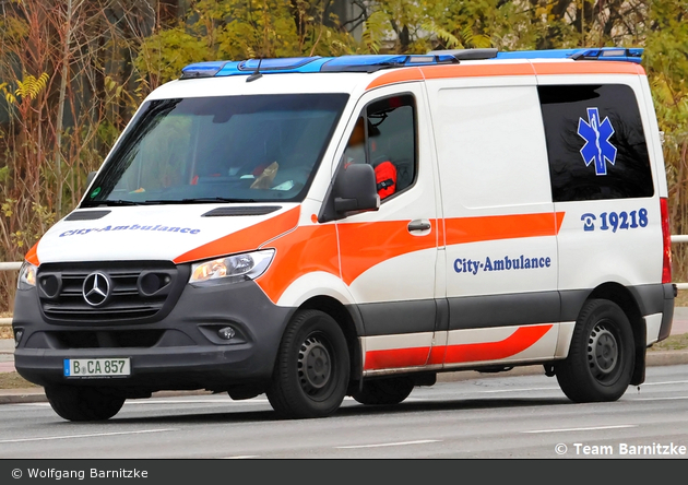 Krankentransport City-Ambulance - KTW (B-CA 857)