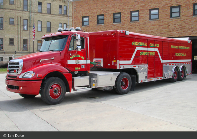 Milwaukee - Fire Department - Rescue 4
