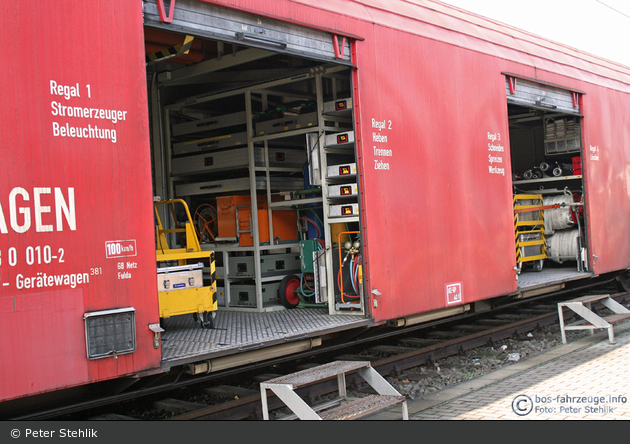 Fulda - Deutsche Bahn AG - Rettungszug - Gerätewagen offene Tore