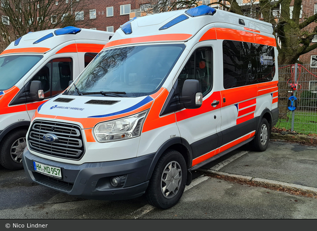 Ambulanz Hamburg KTW 07/30 (HH-MD 957)