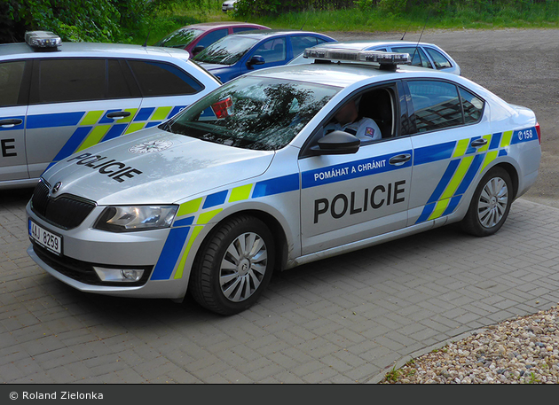 Praha - Policie - 4AJ 8259 - FuStW