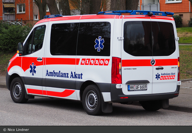 Ambulanz Akut - KTW (HH-UF 6609)