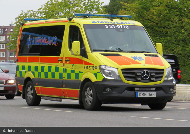 Kungälv - Västra Götaland Ambulanssjukvård - Ambulans - 3 51-9710