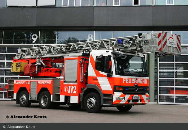 Einsatzfahrzeug: Florian Frankfurt - DLK 23-12 (F-710) (a.D.) - BOS ...