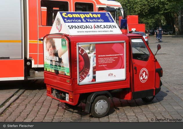 Florian Berlin Werbefahrzeug Jugendfeuerwehr