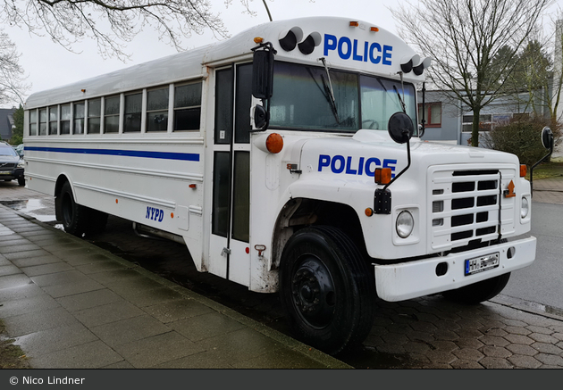 Hamburg - NYPD - International S1700 Series - Bus - Privat