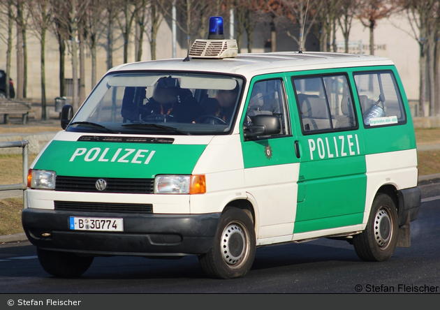 B-30774 - VW T4 - Kleinbus mit Funk