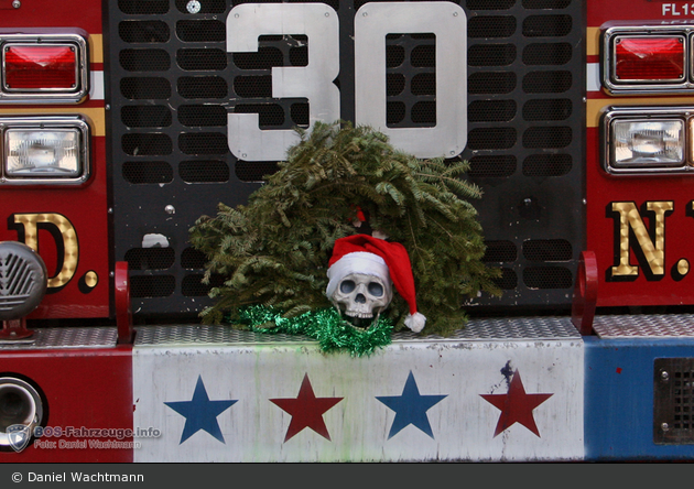 FDNY - Manhattan - Ladder 030 - DL