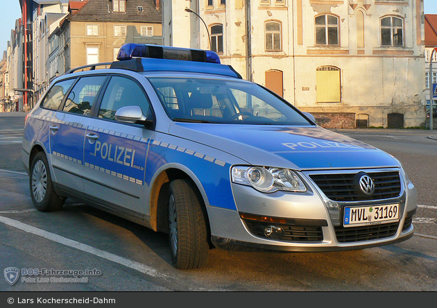 MVL-31169 - VW Passat Variant - FuStW - Wismar