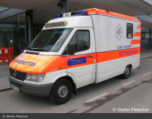 Krankentransport Berliner Rettungsdienst Team - BRT-06 RTW
