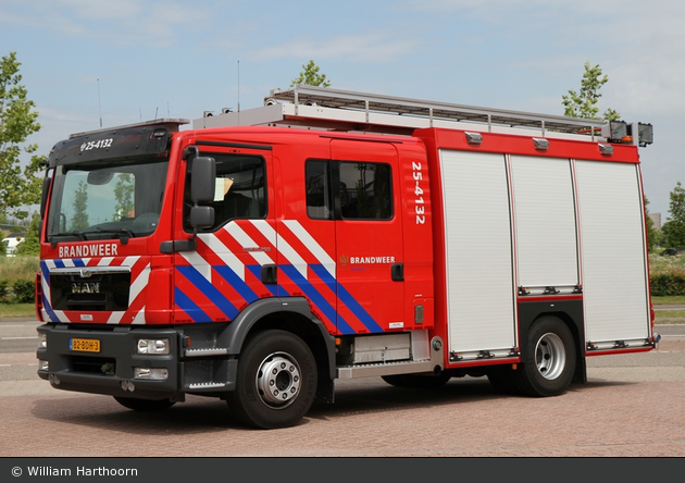 Almere - Brandweer - HLF - 25-4132