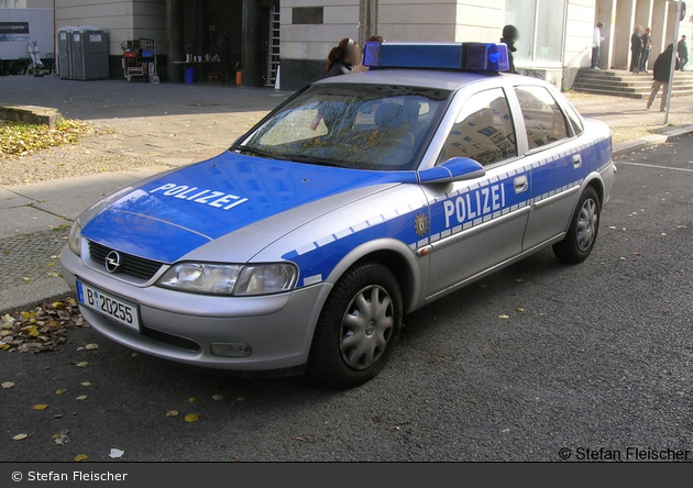 Polizei - Opel Vectra - FustW