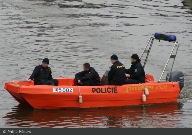 Praha - Policie - 105 882 - Streifenboot