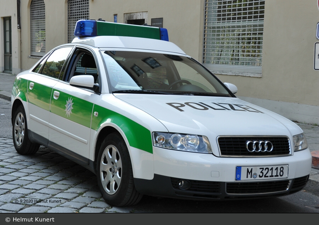 M-32118 - Audi A4 - FuStW (a.D.)