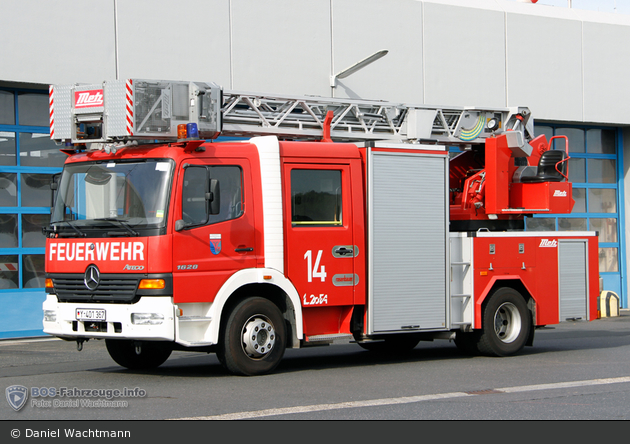 Köln-Wahn - Feuerwehr - DLK 12/9 (a.D.)
