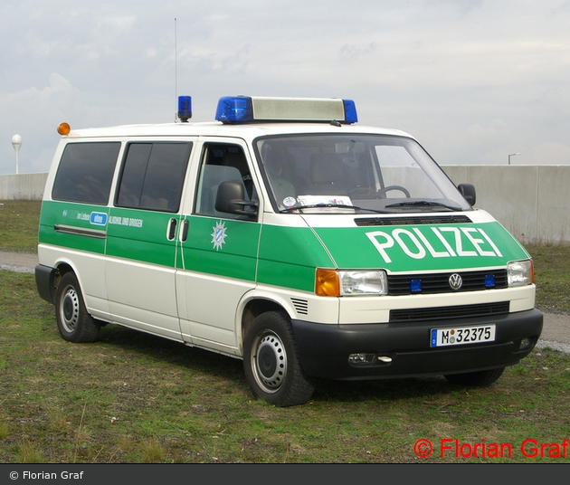 M-32375 - VW T4 - HGruKW - München
