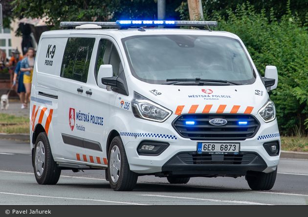 Pardubice - Městská Policie - 6E8 6873 - DHuFüKw