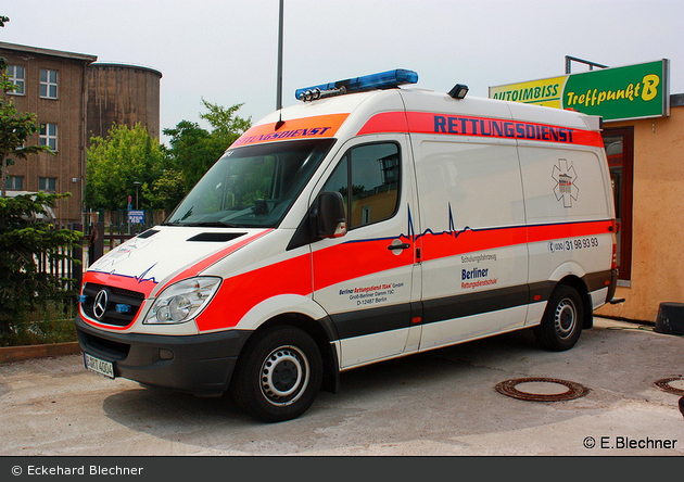 Krankentransport Berliner Rettungsdienst Team - BRT-01 RTW (a.D.)