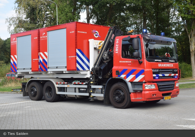 Geleen - Bedrijfsbrandweer Chemelot Chemiepark - WLF-Kran - 24-2581