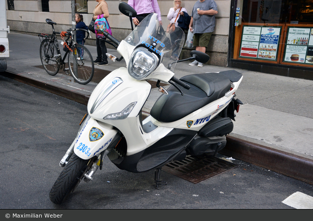 NYPD - Manhattan - Patrol Borough Manhattan South - Scooter 2303