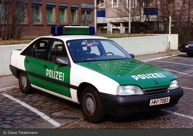 HH-7063 - Opel Omega - FuStW (a.D.)
