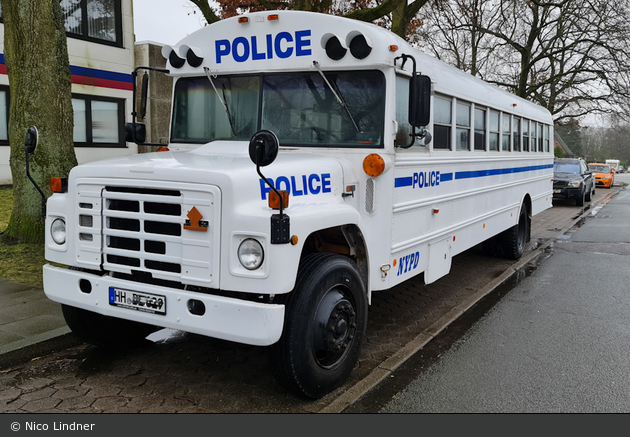 Hamburg - NYPD - International S1700 Series - Bus - Privat
