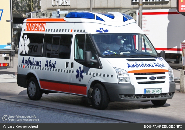 Ambulanz Akut - KTW (HH-UF 662) (neue Beklebung)