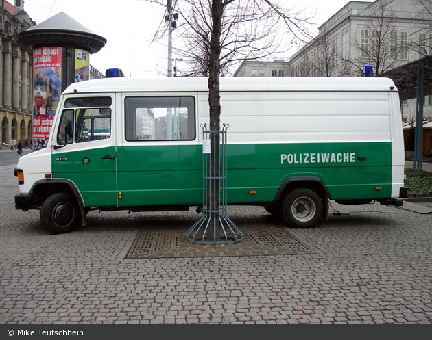 Leipzig - MB 611D - Mobile Polizeiwache