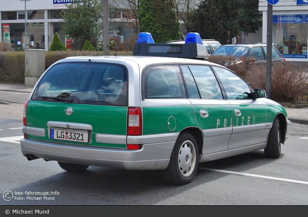 Celle - Opel Omega Caravan - FuStW (a.D.)