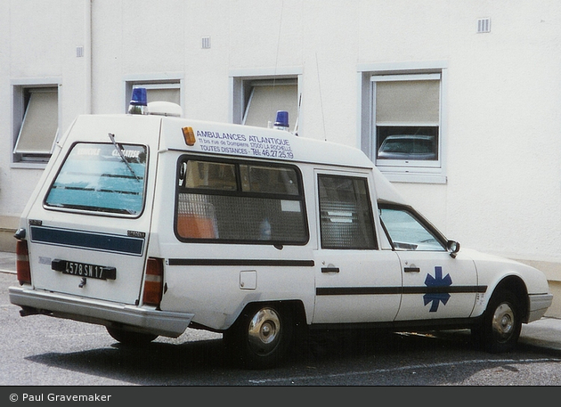 La Rochelle - Ambulances Atlantique - KTW (a.D.)