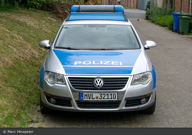 MVL-32110 - VW Passat Variant - FuStW