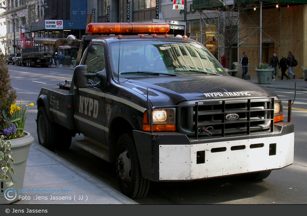 NYPD - Manhattan - Traffic Enforcement District - Tow-Truck 6105 (a.D.)