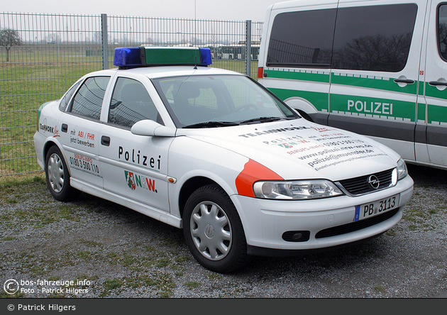 PB-3113 - Opel Vectra - FuStw