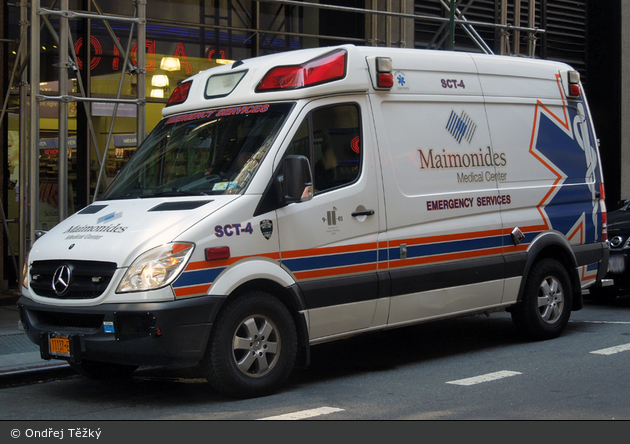NYC - Brooklyn - Maimonides Medical Center - Ambulance SCT-4 - ITW