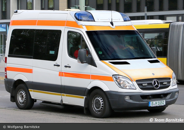 Alomit Krankentransport - KTW (B-H 1052)