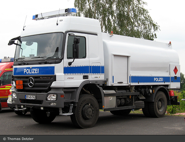 BP45-743 - MB Actros 2032 - Flugfeldtankwagen