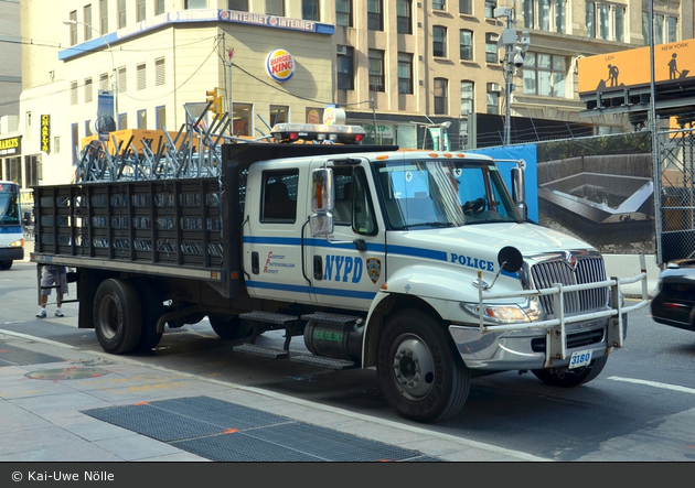 NYPD - Queens - Barriers Section - LKW 3180