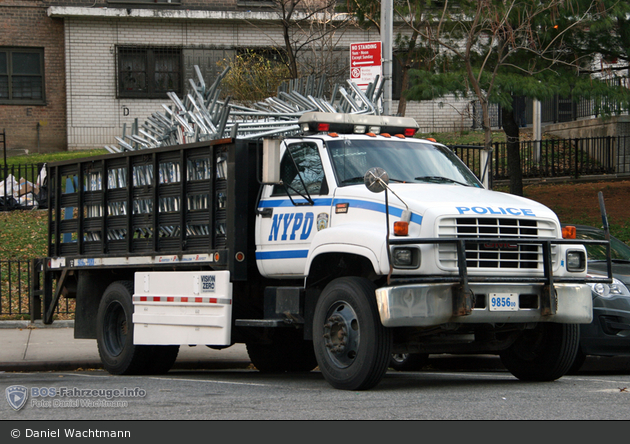 NYPD - Queens - Barriers Section - LKW 9856