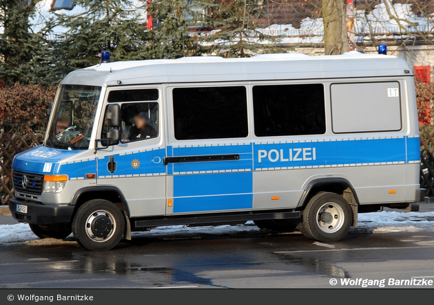 Einsatzfahrzeug: B-7452 - MB Vario 813 D - GruKW - BOS-Fahrzeuge ...