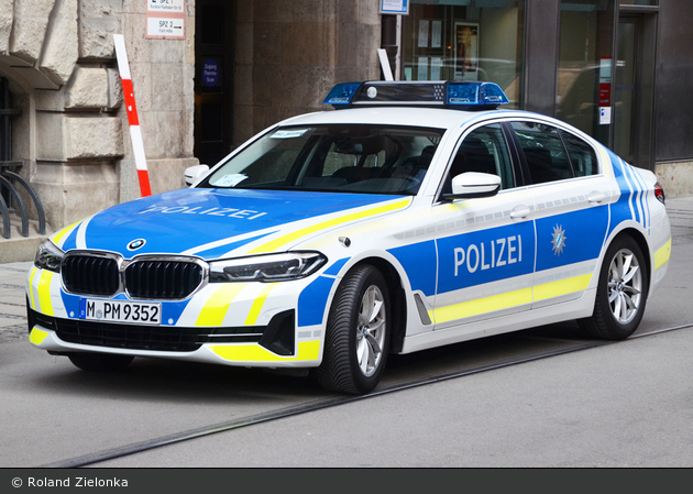 M-PM 9352 - BMW 5er - Lotsenfahrzeug