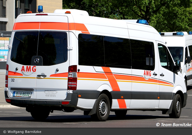 Krankentransport AMG - KTW 32 (B-A 8032)