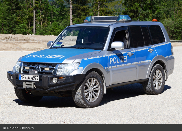 NRW4-4979 - Mitsubishi Pajero - Zugfahrzeug