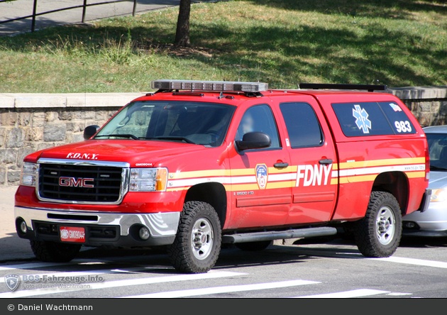 FDNY - EMS - 983 EMS Condition Car 17 - KdoW